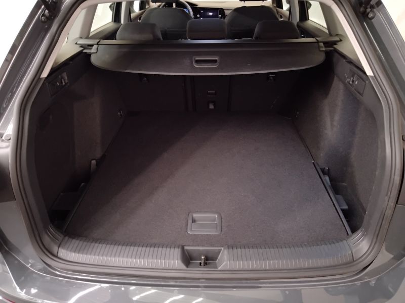 GuidiCar - VOLKSWAGEN Golf 2021 Golf Variant 1.0 etsi evo Life 110cv dsg Usato
