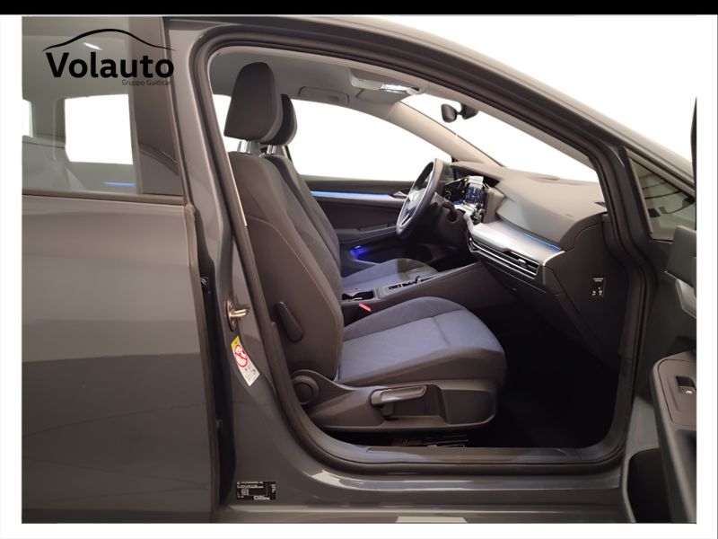 GuidiCar - VOLKSWAGEN Golf 2021 Golf Variant 1.0 etsi evo Life 110cv dsg Usato