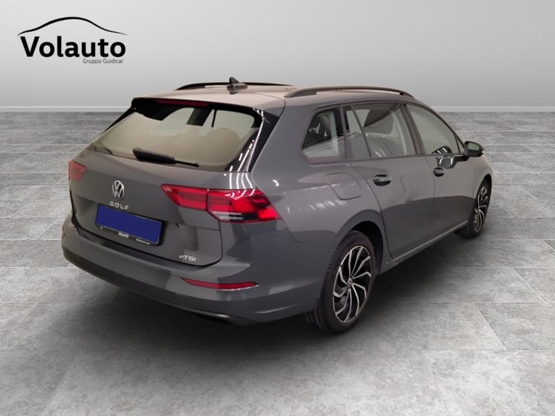 GuidiCar - VOLKSWAGEN Golf 2021 Golf Variant 1.0 etsi evo Life 110cv dsg Usato