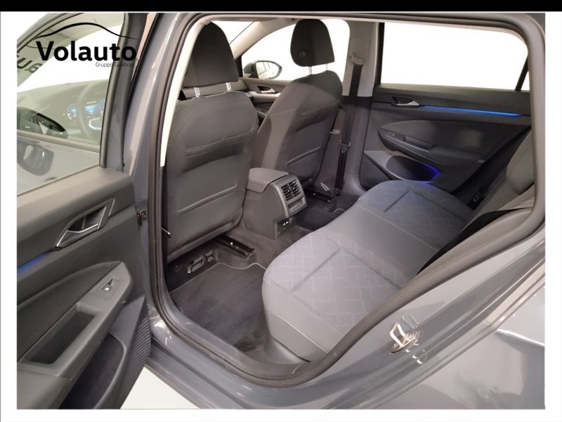GuidiCar - VOLKSWAGEN Golf 2021 Golf Variant 1.0 etsi evo Life 110cv dsg Usato