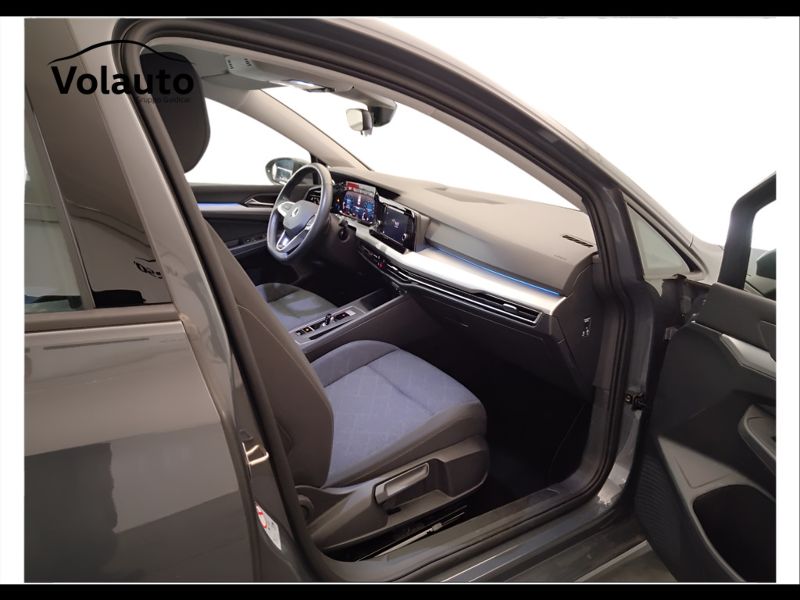 GuidiCar - VOLKSWAGEN Golf 2021 Golf Variant 1.0 etsi evo Life 110cv dsg Usato