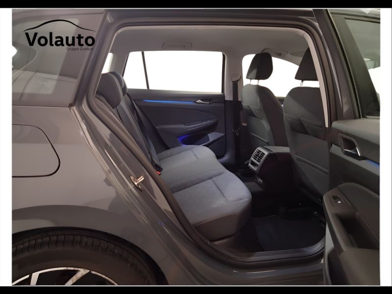 GuidiCar - VOLKSWAGEN Golf 2021 Golf Variant 1.0 etsi evo Life 110cv dsg Usato