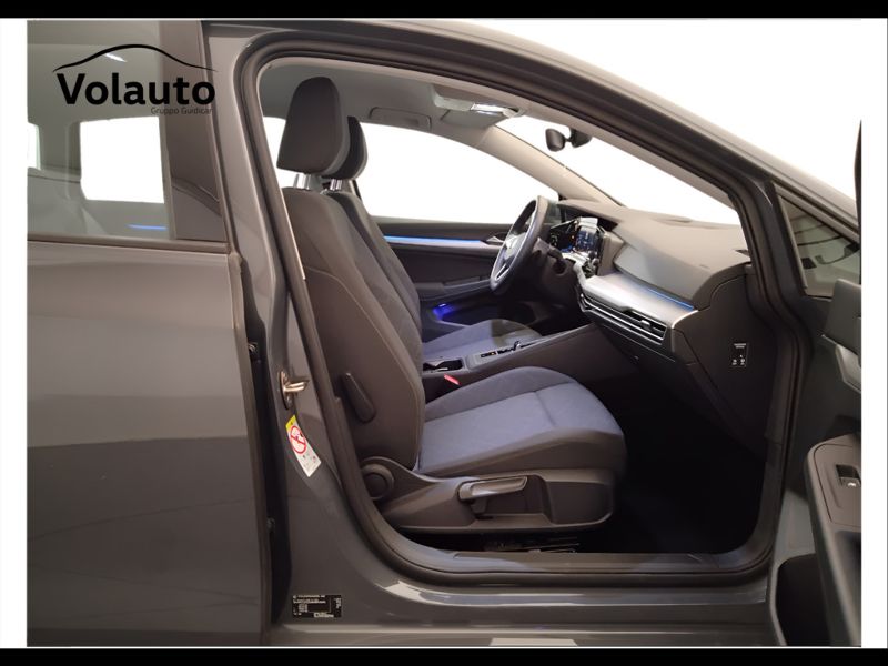 GuidiCar - VOLKSWAGEN Golf 2021 Golf Variant 1.0 etsi evo Life 110cv dsg Usato