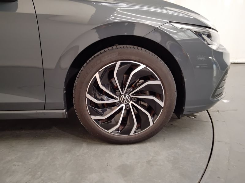 GuidiCar - VOLKSWAGEN Golf 2021 Golf Variant 1.0 etsi evo Life 110cv dsg Usato