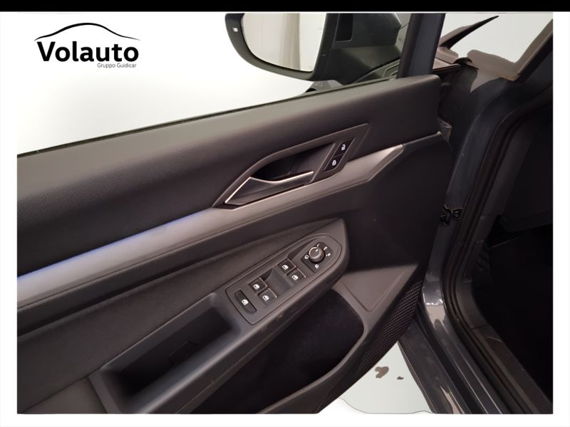 GuidiCar - VOLKSWAGEN Golf 2021 Golf Variant 1.0 etsi evo Life 110cv dsg Usato
