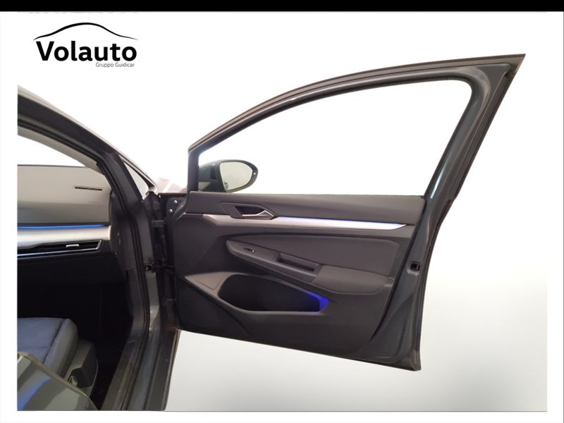 GuidiCar - VOLKSWAGEN Golf 2021 Golf Variant 1.0 etsi evo Life 110cv dsg Usato
