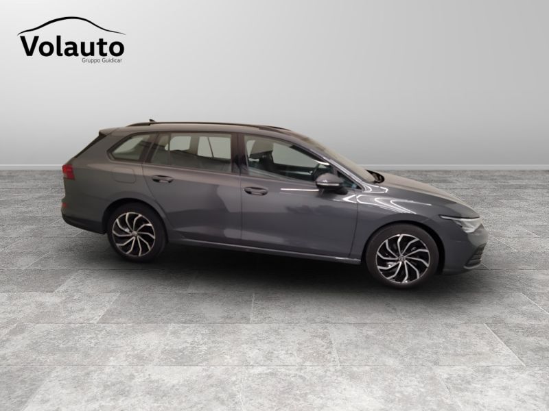 GuidiCar - VOLKSWAGEN Golf 2021 Golf Variant 1.0 etsi evo Life 110cv dsg Usato