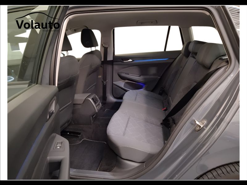 GuidiCar - VOLKSWAGEN Golf 2021 Golf Variant 1.0 etsi evo Life 110cv dsg Usato