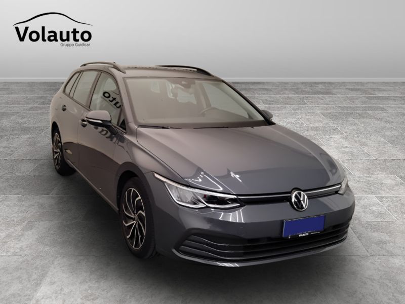 GuidiCar - VOLKSWAGEN Golf 2021 Golf Variant 1.0 etsi evo Life 110cv dsg Usato
