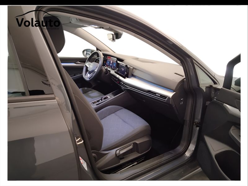 GuidiCar - VOLKSWAGEN Golf 2021 Golf Variant 1.0 etsi evo Life 110cv dsg Usato