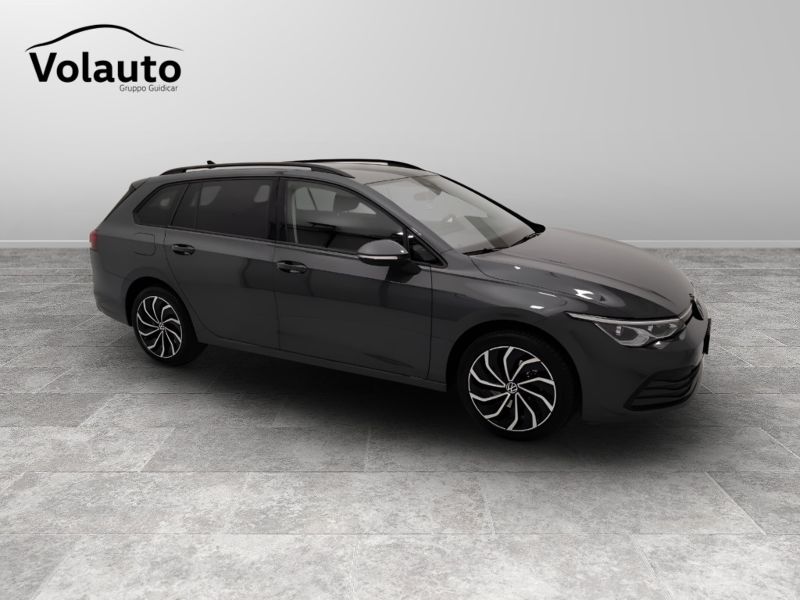 GuidiCar - VOLKSWAGEN Golf 2021 Golf Variant 1.0 etsi evo Life 110cv dsg Usato