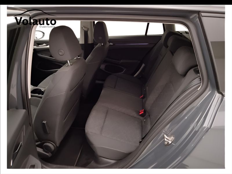 GuidiCar - VOLKSWAGEN Golf 2021 Golf Variant 1.0 etsi evo Life 110cv dsg Usato
