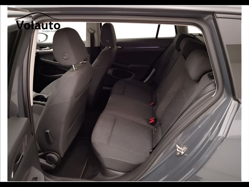 GuidiCar - VOLKSWAGEN Golf 2021 Golf Variant 1.0 etsi evo Life 110cv dsg Usato