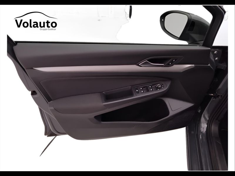 GuidiCar - VOLKSWAGEN Golf 2021 Golf Variant 1.0 etsi evo Life 110cv dsg Usato