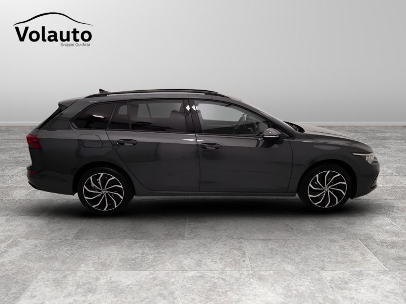 GuidiCar - VOLKSWAGEN Golf 2021 Golf Variant 1.0 etsi evo Life 110cv dsg Usato