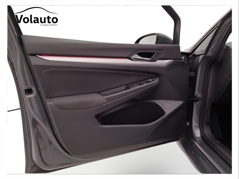 GuidiCar - VOLKSWAGEN Golf 2021 Golf 1.0 etsi evo Life 110cv dsg Usato