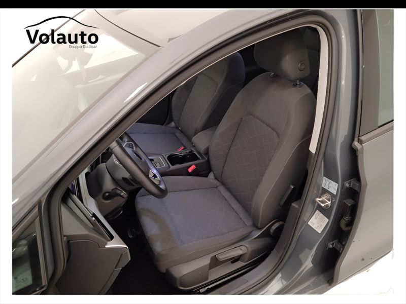 GuidiCar - VOLKSWAGEN Golf 2021 Golf 1.0 etsi evo Life 110cv dsg Usato