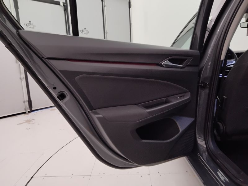 GuidiCar - VOLKSWAGEN Golf 2021 Golf 1.0 etsi evo Life 110cv dsg Usato