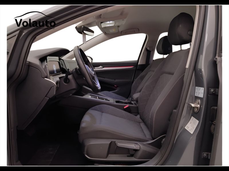GuidiCar - VOLKSWAGEN Golf 2021 Golf 1.0 etsi evo Life 110cv dsg Usato