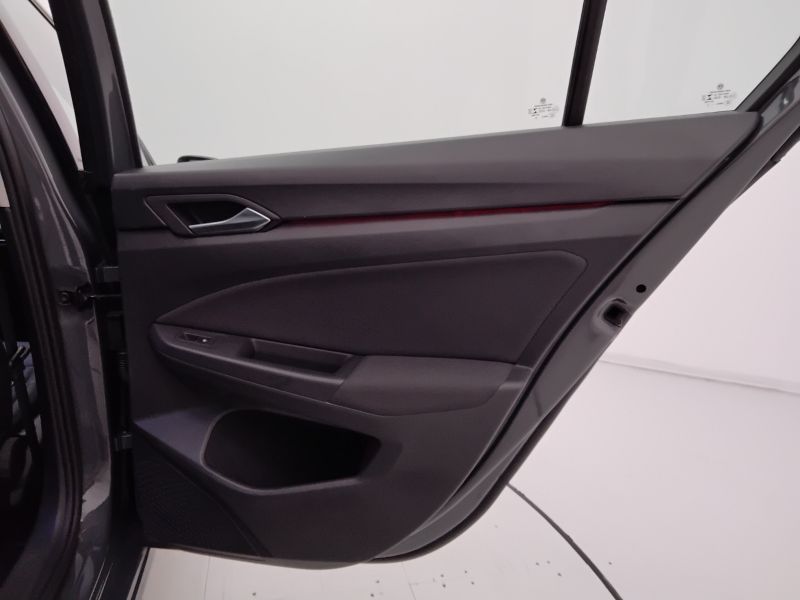 GuidiCar - VOLKSWAGEN Golf 2021 Golf 1.0 etsi evo Life 110cv dsg Usato