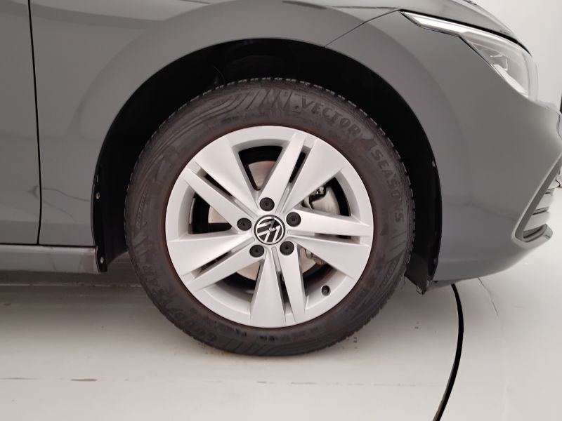 GuidiCar - VOLKSWAGEN Golf 2021 Golf 1.0 etsi evo Life 110cv dsg Usato
