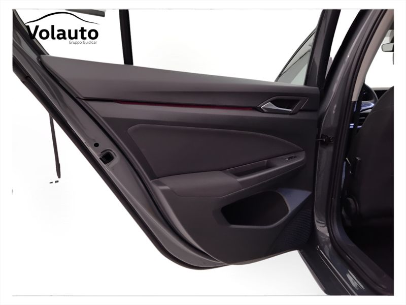 GuidiCar - VOLKSWAGEN Golf 2021 Golf 1.0 etsi evo Life 110cv dsg Usato