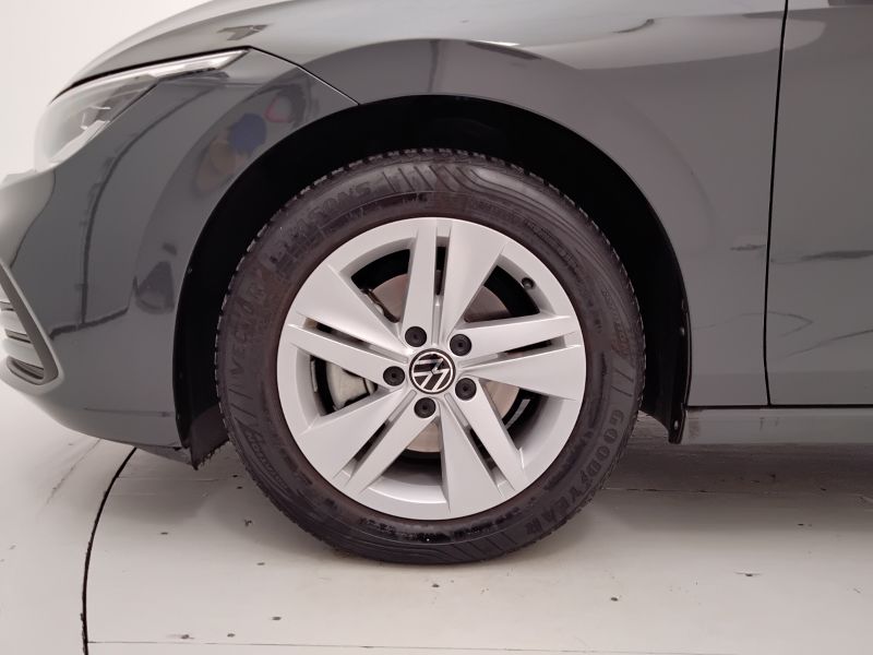 GuidiCar - VOLKSWAGEN Golf 2021 Golf 1.0 etsi evo Life 110cv dsg Usato