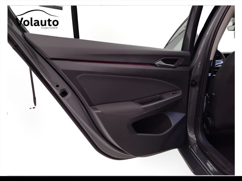 GuidiCar - VOLKSWAGEN Golf 2021 Golf 1.0 etsi evo Life 110cv dsg Usato
