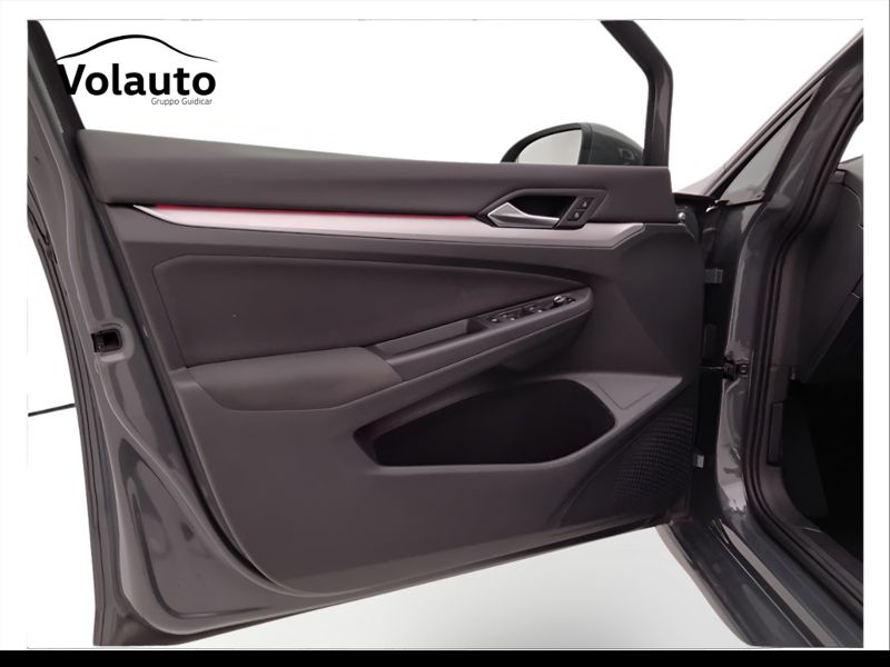 GuidiCar - VOLKSWAGEN Golf 2021 Golf 1.0 etsi evo Life 110cv dsg Usato