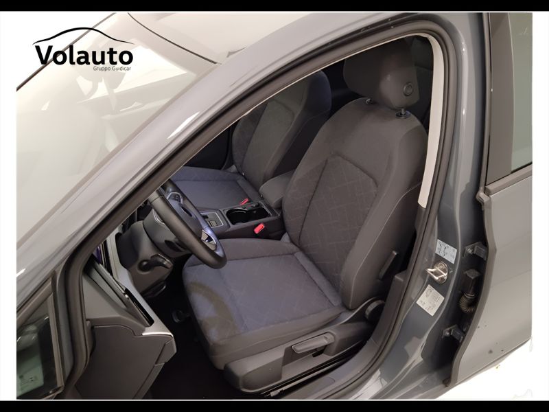 GuidiCar - VOLKSWAGEN Golf 2021 Golf 1.0 etsi evo Life 110cv dsg Usato