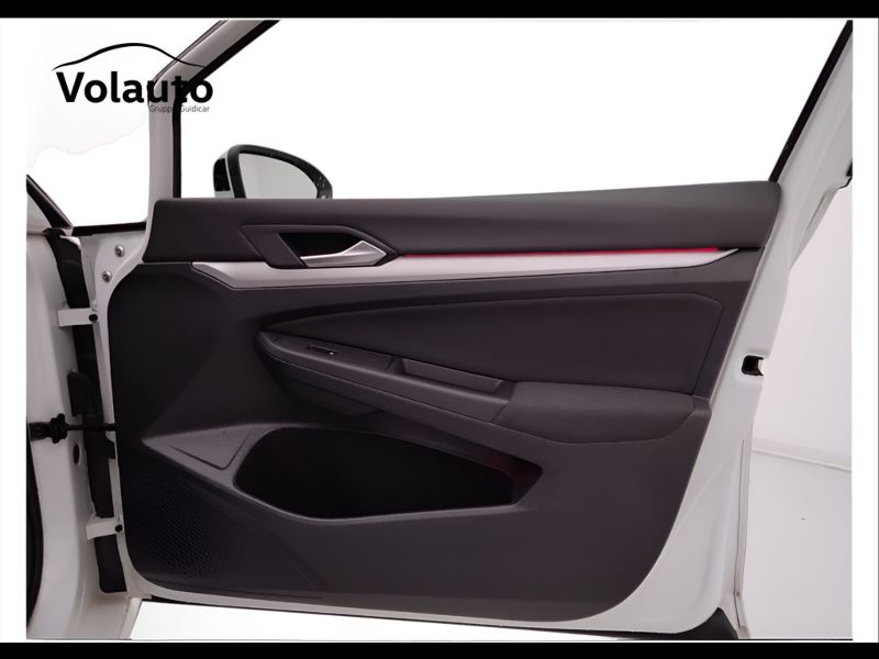 GuidiCar - VOLKSWAGEN Golf 2021 Golf 1.0 etsi evo Life 110cv dsg Usato