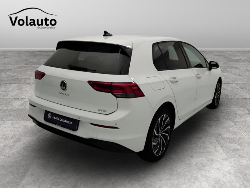 GuidiCar - VOLKSWAGEN Golf 2021 Golf 1.0 etsi evo Life 110cv dsg Usato