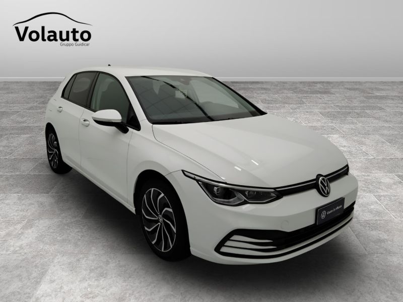 GuidiCar - VOLKSWAGEN Golf 2021 Golf 1.0 etsi evo Life 110cv dsg Usato