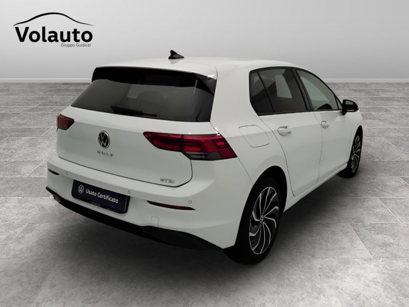 GuidiCar - VOLKSWAGEN Golf 2021 Golf 1.0 etsi evo Life 110cv dsg Usato