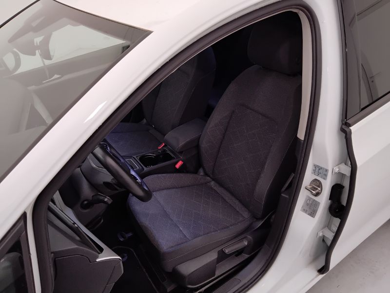 GuidiCar - VOLKSWAGEN Golf 2021 Golf 1.0 etsi evo Life 110cv dsg Usato