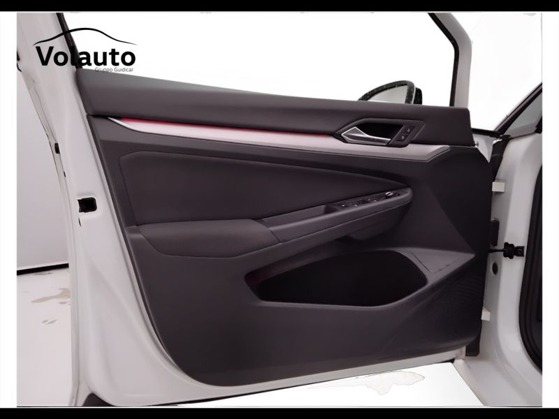 GuidiCar - VOLKSWAGEN Golf 2021 Golf 1.0 etsi evo Life 110cv dsg Usato