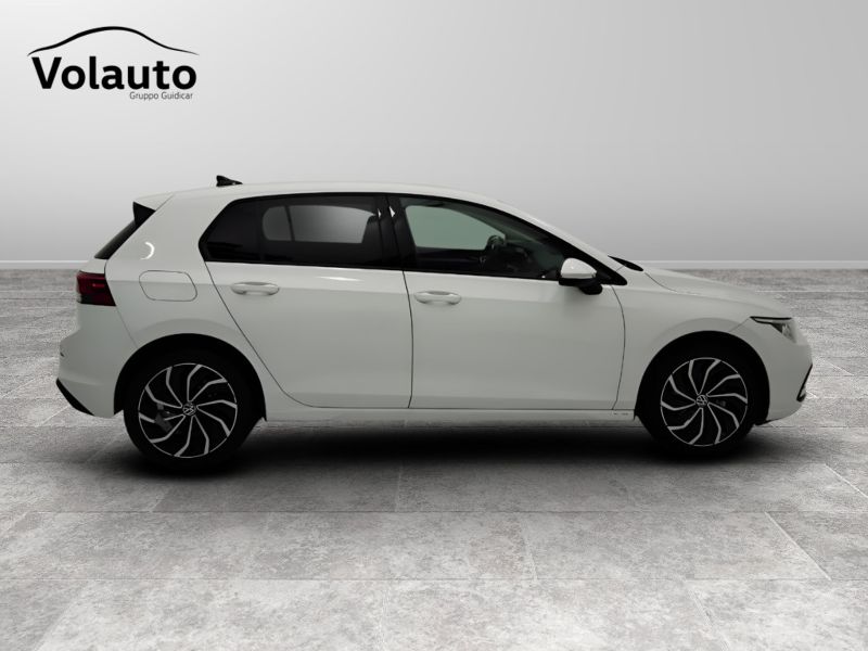 GuidiCar - VOLKSWAGEN Golf 2021 Golf 1.0 etsi evo Life 110cv dsg Usato