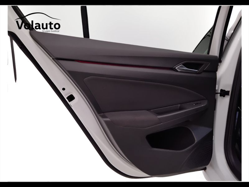 GuidiCar - VOLKSWAGEN Golf 2021 Golf 1.0 etsi evo Life 110cv dsg Usato