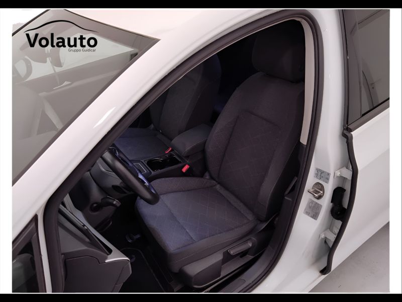 GuidiCar - VOLKSWAGEN Golf 2021 Golf 1.0 etsi evo Life 110cv dsg Usato