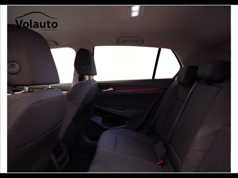 GuidiCar - VOLKSWAGEN Golf 2021 Golf 1.0 etsi evo Life 110cv dsg Usato