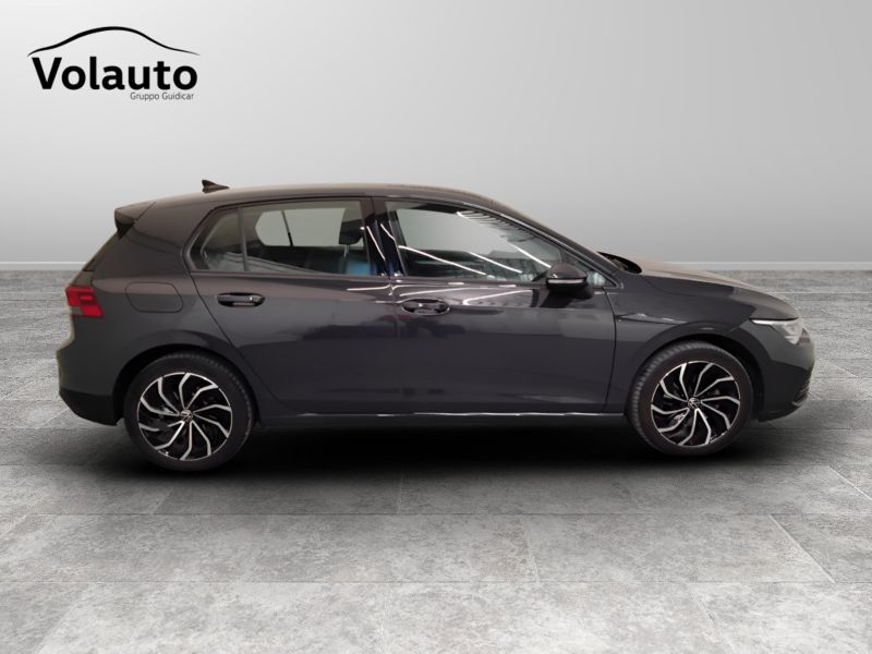 GuidiCar - VOLKSWAGEN Golf 2021 Golf 1.0 etsi evo Life 110cv dsg Usato