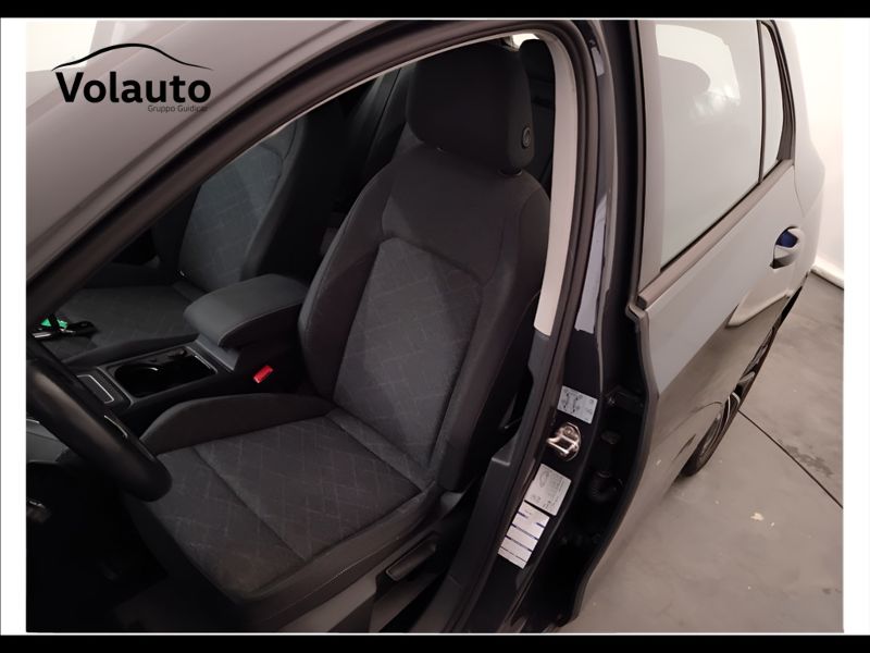 GuidiCar - VOLKSWAGEN Golf 2021 Golf 1.0 etsi evo Life 110cv dsg Usato