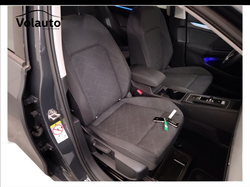 GuidiCar - VOLKSWAGEN Golf 2021 Golf 1.0 etsi evo Life 110cv dsg Usato