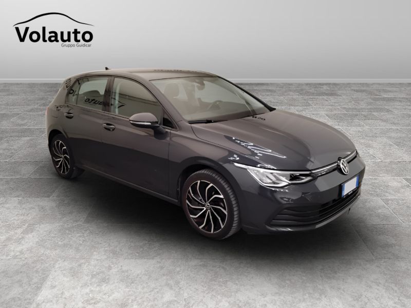 GuidiCar - VOLKSWAGEN Golf 2021 Golf 1.0 etsi evo Life 110cv dsg Usato