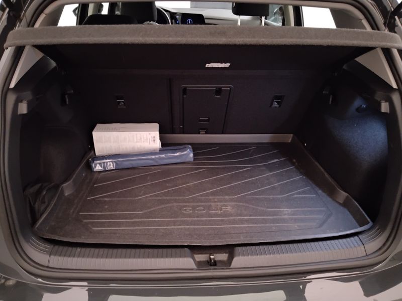 GuidiCar - VOLKSWAGEN Golf 2021 Golf 1.0 etsi evo Life 110cv dsg Usato