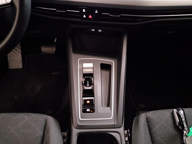 GuidiCar - VOLKSWAGEN Golf 2021 Golf 1.0 etsi evo Life 110cv dsg Usato