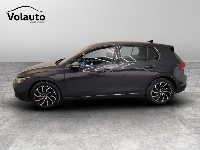 GuidiCar - VOLKSWAGEN Golf 2021 Golf 1.0 etsi evo Life 110cv dsg Usato