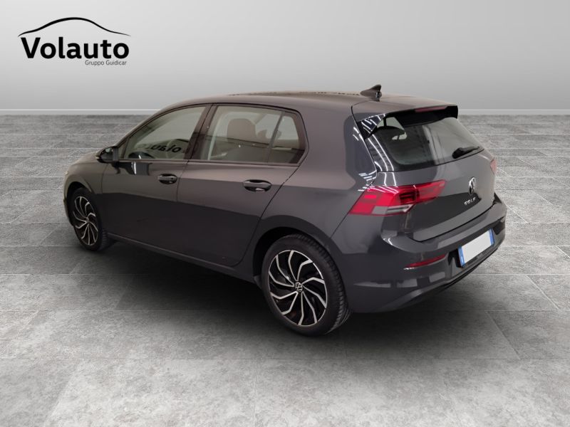 GuidiCar - VOLKSWAGEN Golf 2021 Golf 1.0 etsi evo Life 110cv dsg Usato