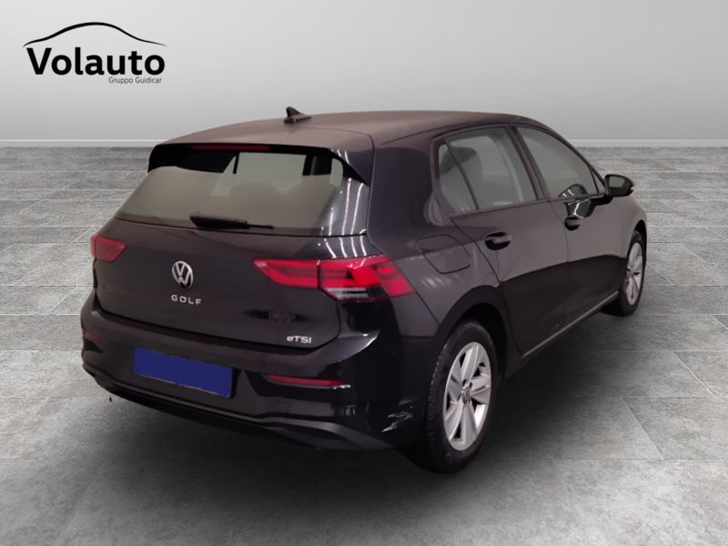 GuidiCar - VOLKSWAGEN Golf 2022 Golf 1.0 etsi evo Life 110cv dsg Usato