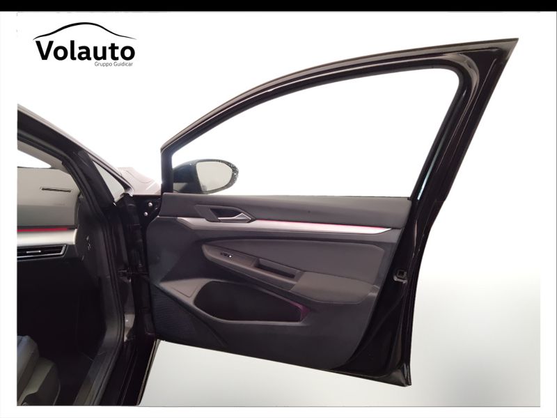 GuidiCar - VOLKSWAGEN Golf 2022 Golf 1.0 etsi evo Life 110cv dsg Usato